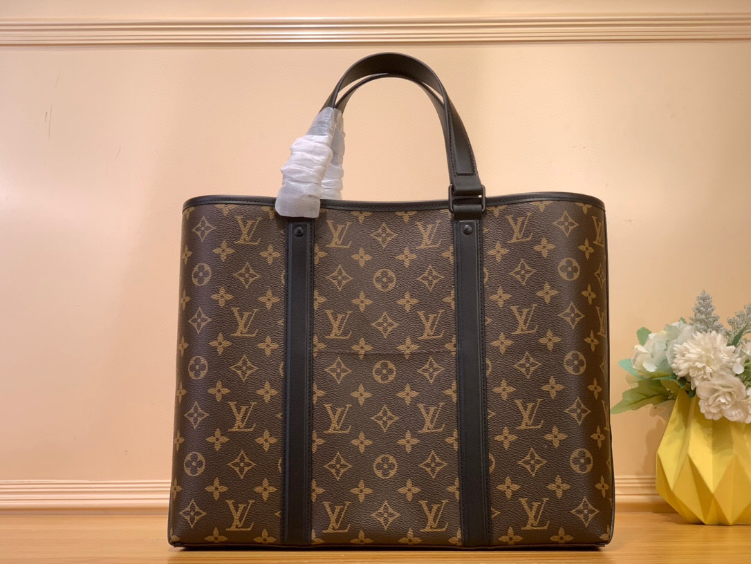 NO:621247,Top original order [Week-End Tote small handbag] M45734 old flower. Looking back at the design of Louis Vuitton's classic Week-End Hx handbag, it is made of Monogram Macassar canvas to create ample space and is equipped with a practical mobile phone outer pocket. With the adjustable shoulder strap and the flat handle that can be comfortably carried on the shoulder, you can go out in the city or take a weekend break at will. Dimensions 37.0 x 29.0 x 13.0  cm.5816065,,louis vuitton19860909顶级原单【Week-End Tote 小号手袋】M45734老花 回望路易威登经典 Week-End Hx手袋设计,以 Monogram Macassar 帆布塑造充裕空间,搭配实用手机外袋.巧用可调节肩带和可舒适肩背的平手柄,都市出行或周末小憩随心出发. 尺寸37.0 x 29.0 x 13.0 厘米.5816065,,louis vuitton,Bag