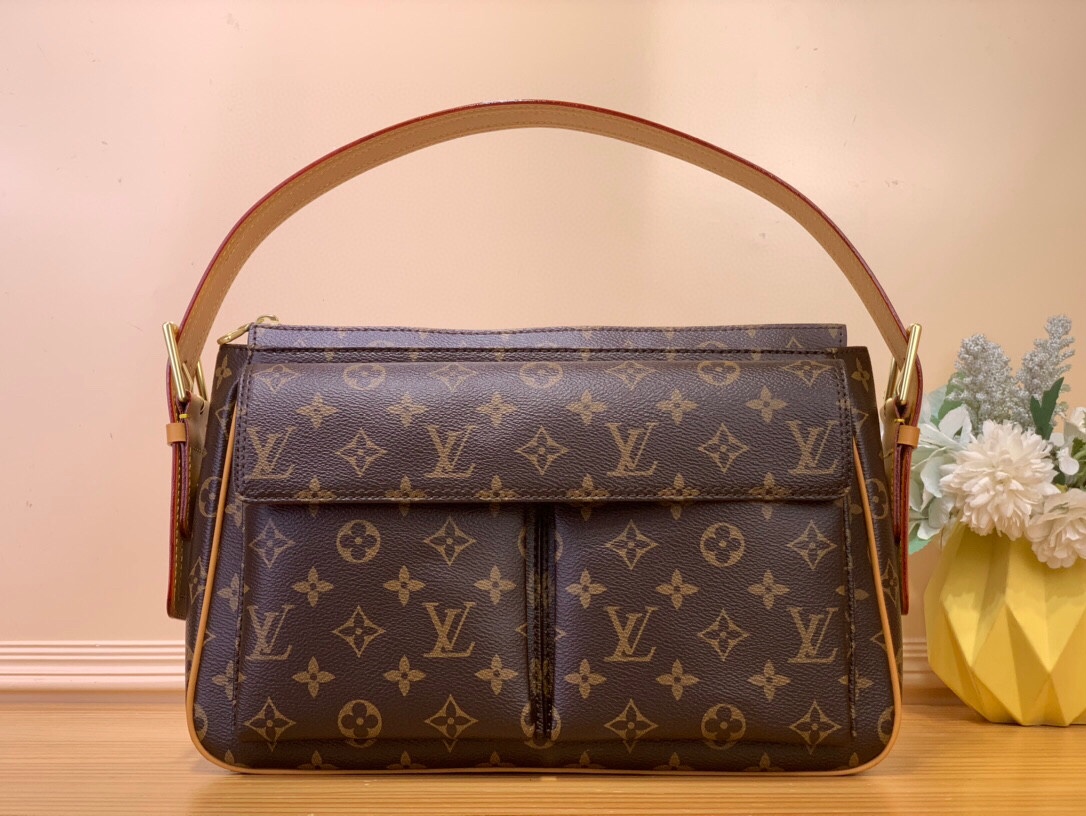 NO:621256,Top original order [Second Hand Bag Large Handbag] m51160 yellow leather Camel is coming. The new favorite Camel recommended by Md fashion celebrity bloggers ~ Super popular armpit bag, three-dimensional body, fashionable. Paired with a suit, capable and handsome, paired with a skirt, elegant, intellectual, salty or sweet, versatile and fashionable classic style Camel Size 32x10x20 (cm) 5516065, skirts, business suit19860909顶级原单【中古包大号手袋】 m51160 黄色皮 小骆驼来袭 Md时尚网红博主各种推荐的新宠小骆驼 ～超级火爆腋下包,包身立体,时尚.搭配西装干练帅气搭配裙子优雅知性可盐可甜,百搭时尚的经典款式骆驼 尺寸32x10x20（cm）5516065,,skirts,business suit,Bag