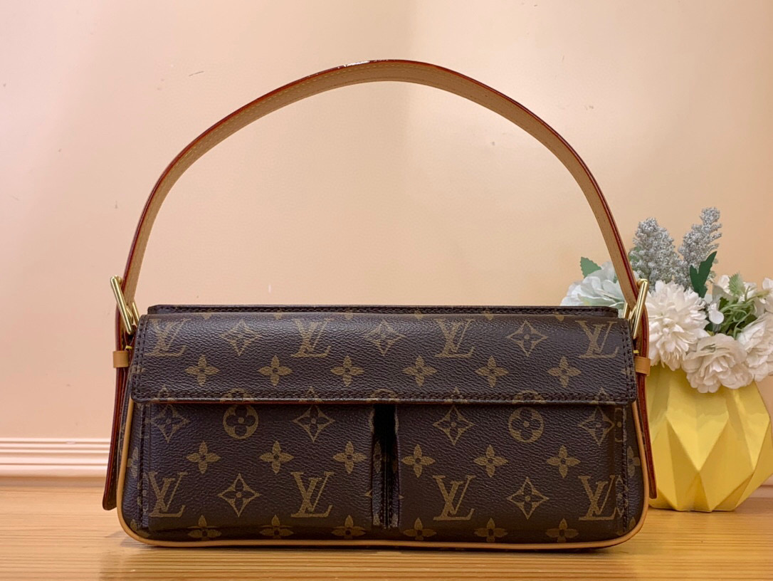 NO:621213,Top original order [Second Hand Bag Small Handbag] m51164 Yellow Leather Camel is coming. The new favorite Camel recommended by Md fashion celebrity bloggers ~ Super popular armpit bag, three-dimensional body, fashionable. Paired with a suit, capable and handsome, paired with a skirt, elegant, intellectual, salty or sweet, versatile and fashionable classic style. Size 30x11x13 (cm) 5315055, skirts, business suit19860909顶级原单【中古包 小号手袋】m51164 黄色皮 小骆驼来袭 Md时尚网红博主各种推荐的新宠小骆驼 ～超级火爆腋下包,包身立体,时尚.搭配西装干练帅气搭配裙子优雅知性可盐可甜,百搭时尚的经典款式 尺寸30x11x13（cm）5315055,,skirts,business suit,Bag