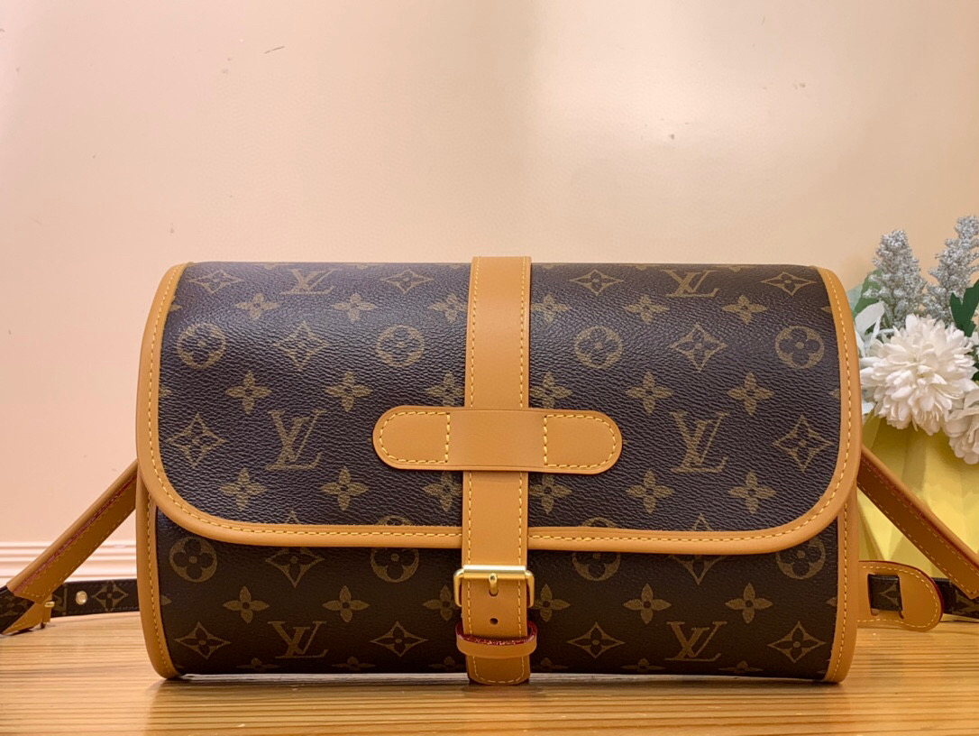 NO:621223,Top original order [Middle Ages Barrel Waist Drum Bag] 51369 Presbyopia The most beautiful niche bag, Md barrel waist bulge bag crossbody bag There are really few popular LV styles on the street. As the name suggests, it is like a waist drum that is straddled on the body. It has a lot of space and can hold a lot. It looks very handsome on both boys and girls! The long shoulder straps can be adjusted and you don’t have to worry about wearing down jackets in winter. It is especially suitable for the current season.  In seasons like autumn and winter, wear a dark coat with this niche and unique bag. Size 29x19x11cm 5316048, louis vuitton, satchels, crossbody bags, down jacket19860909顶级原单【中古圆桶腰鼓包】 51369老花 最美的小众包包,Md圆桶腰鼓包斜挎包大街上真的很少撞款的lv,字如其名就像一个跨在身上的腰鼓里面空间很大能装很多~无论男生女生背都特别帅气! 长肩带可以调节冬天穿羽绒服也不必担心特别适合现在的季节性 在秋冬这样的季节穿一件深色系大衣配这只小众独特的包包搭真滴绝绝子 尺寸29x19x11cm 5316048,,louis vuitton,satchels,crossbody bags,down jacket,Bag