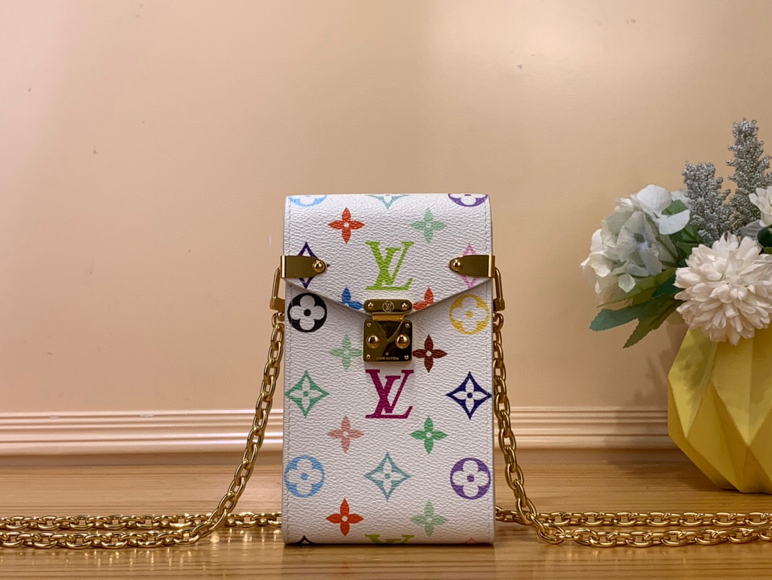 NO:621248,Top original order [LV x TM MTIS mobile phone bag] m14098 white color/Takashi Murakami This Métis Hl mobile phone bag is from the Louis Vuitton x Takashi Murakami reissue series, using colorful Monogram coated canvas to highlight the lively personality. The flip cover is equipped with rivet corners and S-lock lock, which pays tribute to the brand's traditional hard box design while easily storing mobile phones and keys. The detachable chain allows for multiple carrying methods. Size 17.5 x 4 x  10.4 cm 4315055,,louis vuitton,louis vuitton19860909顶级原单【LV x TM MTIS 手机包】 m14098 白彩/ 村上隆 本款 Métis Hl手机包出自路易威登 x 村上隆再版系列,以缤纷 Monogram 涂层帆布彰显活泼个性.翻盖配有铆钉包角和 S-lock 锁扣,致意品牌传统硬箱设计的同时可轻松收纳手机和钥匙,可拆卸链条实现多种背携方式. 尺寸17.5 x 4 x 10.4 厘米 4315055,,louis vuitton,louis vuitton,Bag