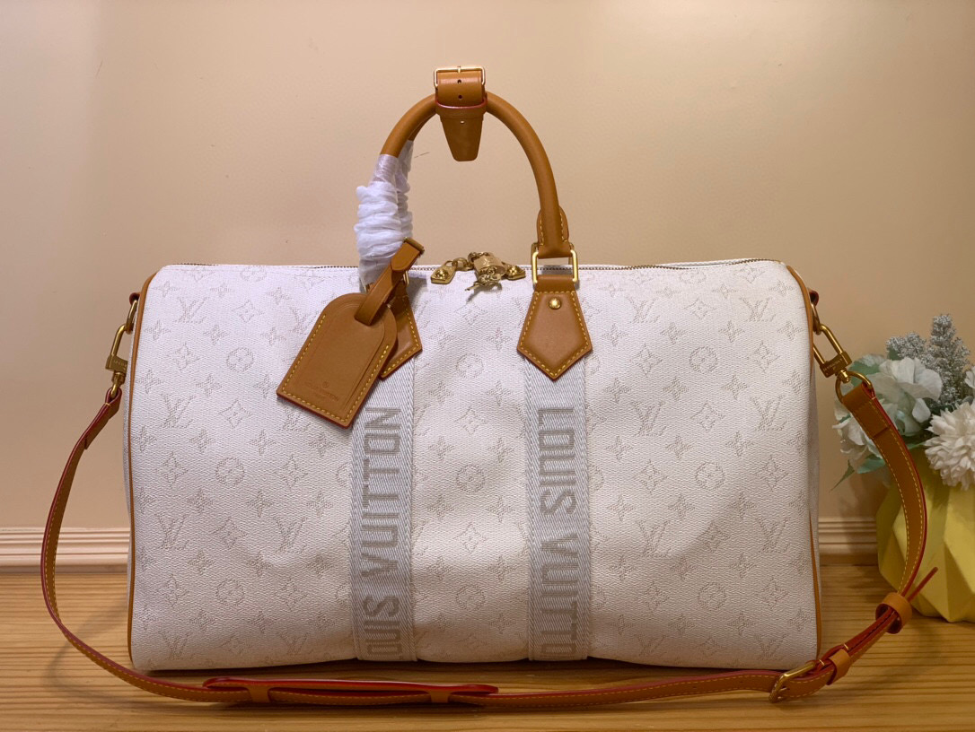 NO:551216,Top original item [KEEALL 45 Travel Bag] m14838 White/Color Block MonogramHeritage Gx Finished in canvas, the 'Keeall Bandrière 45' expresses the charming atmosphere of the lifestyle of living on a cruise ship. The low-key tone and retro-style gold hardware give a refined impression, and the flexible leather details symbolize Maison's excellent leather processing technology. With the top handle and detachable & adjustable straps, you can enjoy the item in various ways of holding it.  Dimensions 45 x 27 x 20 cm 6517075,19860909顶级原单【KEEALL 45旅行袋】m14838 白/ 拼色 MonogramHeritage Gx用帆布完成,表现了在游轮上生活的生活方式的迷人氛围的“基波尔班德里耶尔45”.低调的色调和复古风格的金色五金给人一种精致的印象,柔韧的皮革细节象征着Maison卓越的皮革加工技术.通过顶部手柄和可拆卸&可调节的带子,可以享受各种握持方式的物品. 尺寸45 x 27 x 20厘米 6517075,,Bag
