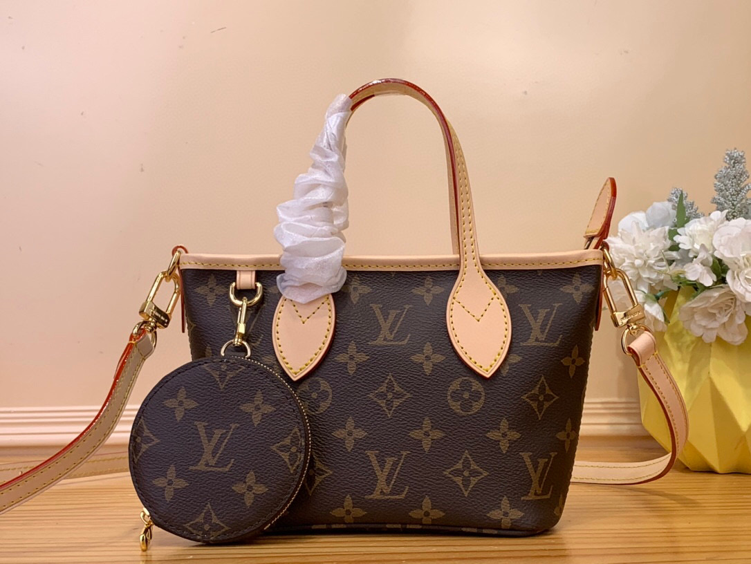 NO:621294,Top Original [Neverfull BB Handbag] M46705 (Apricot Shoulder Strap) This season, the House’s ever-favorite Neverfull is reinvented as a mini tote, the Neverfull BB Tote. This scaled-down version features an adjustable and removable textile strap, and a playful coin purse attached to a D-ring. It’s just the right size for small essentials like smartphones and compact wallets. Dimensions 24x9x14 cm 5316065,,wallets19860909顶级原单【Neverfull BB手袋】M46705（杏色肩带） 本季,众议院永远最喜欢的Neverfull被重塑为迷你手提包Neverfull BB手提包.这款缩小版具有可调节和可拆卸的纺织表带,以及附在D形环上的俏皮硬币钱包.它的尺寸刚好适合智能手机和紧凑型钱包等小型必需品. 尺寸24x9x14 厘米 5316065,,wallets,Bag