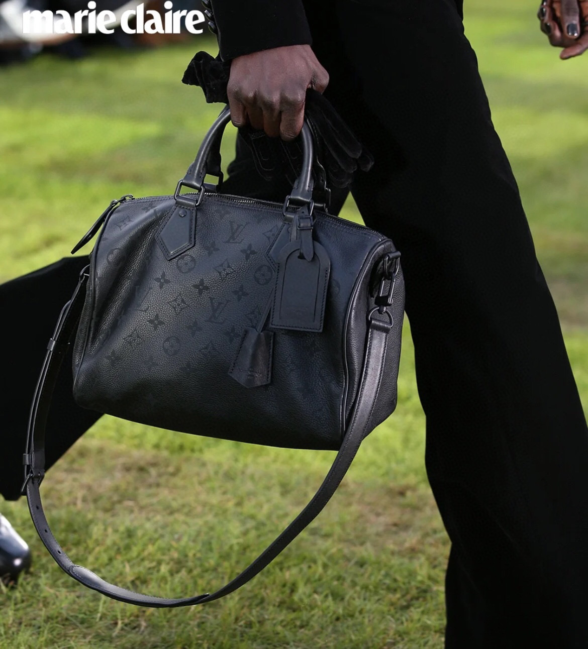 NO:551035,[Seedy 9 Bandoulière 30 handbag] m14077 green m14067 red m13914 pink m13904 black m14064 light green model picture,19860909【Seedy 9 Bandoulière 30 手袋】m14077 绿色 m14067 红色 m13914 粉色 m13904 黑色 m14064 淡绿色 模特图,,Bag