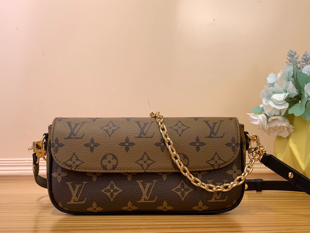 NO:551110,Top original single M26587 yellow flower M81911 chain bag series Wallet On Chain Ivy LT handbag M81911 old flower is made of Monogram canvas, inspired by the Sac Recoleta handbag of the 1970s. Card slots and zipper inner pockets can accommodate daily needs, and the chain and adjustable leather shoulder straps are detachable, enabling long and short shoulder and crossbody options.  size23.5x12x4.3cm.4215055,19860909顶级原单M26587黄花 M81911链条包系列 Wallet On Chain Ivy LT手袋 M81911老花 取材 Monogram 帆布,灵感源自 年代的 Sac Recoleta 手袋.卡位和拉链内袋可容纳日常所需,链条和可调节皮革肩带均可拆卸,实现长短肩背和斜挎选择. size23.5x12x4.3cm.4215055,,Bag