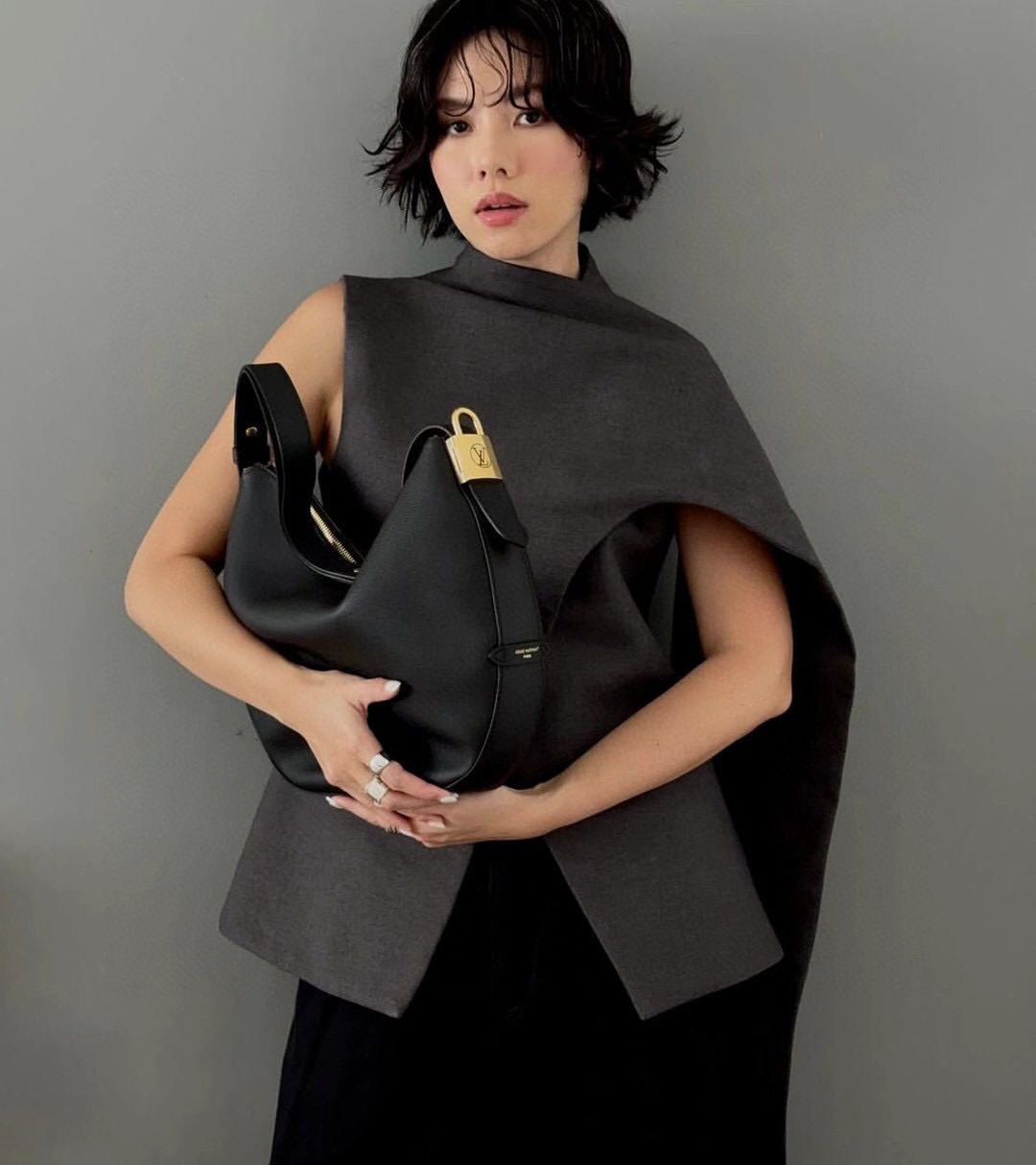 NO:551153,[LOW KEY COOKIE medium handbag] m14417 black m14642 brown m14635 apricot gray combination picture,19860909【LOW KEY COOKIE 中号手袋】 m14417 黑色 m14642 棕色 m14635 杏灰色 组合图,,Bag