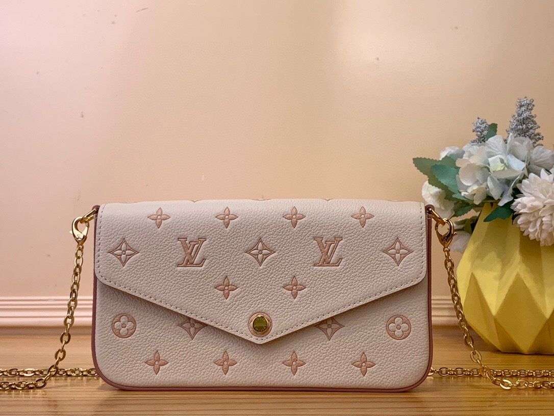 NO:551831,Top original order [ochette Félicie chain bag] m64064 15968 milky apricot color (jacquard) ochette Félicie chain bag reinterprets the classic Monogram Emreinte with the same color aesthetics  Ld leather, envelope-style structure opens to the ample interior, with zipper compartment and card compartment. Use the detachable chain cleverly to explore more carrying methods. Grained cowhide lining with metal parts, removable chain snap button closure, large compartment, removable zipper bag, detachable patch pocket, equipped with card compartment inner patch pocket. Size 21.0 x 12.0 x 3.0 cm 4815044..,,cowhide19860909顶级原单【ochette Félicie 链条包】m64064 15968奶杏色色（提花） ochette Félicie 链条包以同色美学重译经典Monogram Emreinte Ld皮革,信封式结构开启充裕内里,设有拉链隔层与卡片夹层.巧用可拆卸链条,探索更多背携方式.粒面牛皮内衬金属件可拆卸链条按扣开合大号隔层可拆卸拉链袋可拆卸贴袋,配有卡片夹层内贴袋 尺寸21.0 x 12.0 x 3.0 cm 4815044..,,cowhide,Bag