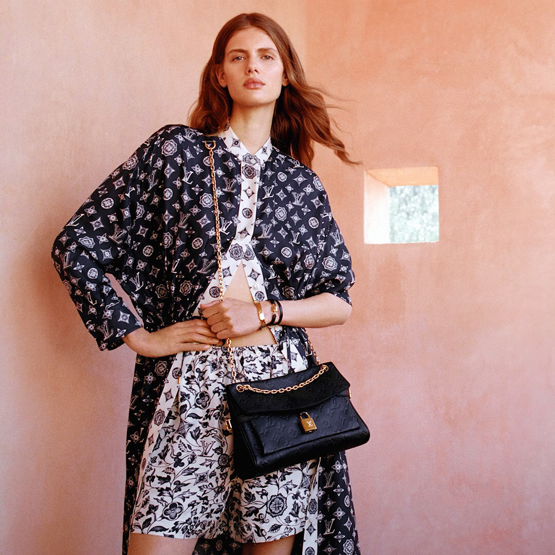 NO:551200,【ANYTIME FLA BAG handbag】 m14604 black m14973 gray official website picture,19860909【ANYTIME FLA BAG 手袋】 m14604 黑色 m14973 灰色 官网图,,Bag