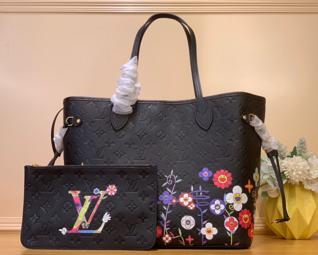NO:551214,Top original order [NEVERFULL Medium Handbag] M13675 40995 Black/Sunflower (Takashi Murakami) Louis Vuitton's new interpretation of the classic handbag, xh explore the exquisite details inside the bag. The redesigned inner bag uses a fresh fabric lining and vintage details inspired by the Louis Vuitton archives. The most commendable is the detachable zipper clutch, which can be used alone as a delicate clutch or as an additional pocket.  The bright lining tones add a more lively and lively feel to the Monogram classic canvas. Size 32 x 29 x 17 cm.7018085,,louis vuitton,handbag19860909顶级原单【NEVERFULL 中号手袋】 M13675 40995黑色/太阳花（村上隆） 路易威登全新演绎 经典手袋,xh探索袋内精致细节.重新设计的内袋采用了清新的织物内衬和灵感源自路易威登档案馆的复古细节,最值得称道的莫过于可脱卸式拉链手包,它既可单独作为一只精致手拿包使用,亦可作为额外的口袋. 明快的内衬色调为 Monogram 经典帆布增加了更多活泼生动之感. 尺寸32 x 29 x 17 cm.7018085,,louis vuitton,handbag,Bag