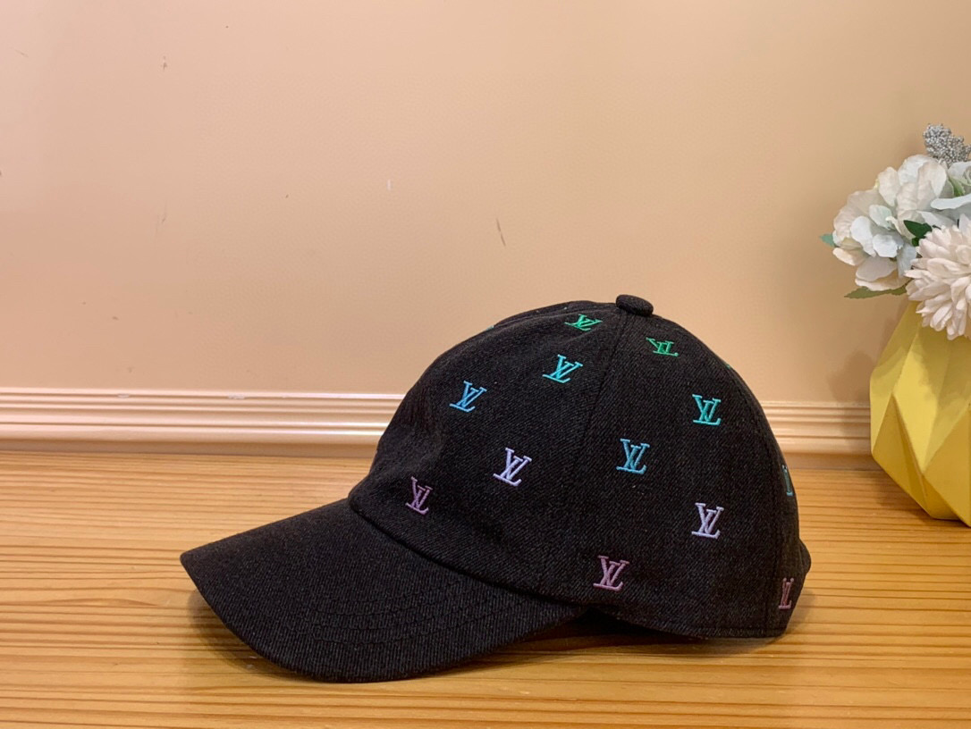 NO:551297,Top original order [LV BLASON SHADING DENIM hat] m7974L black (jacquard) LV Blason Shading Denim Ms hat is dip-dyed in deep tones, laying out a gradient LV Blason pattern for the classic denim structure, giving the brand elements a chic neon effect. Size 16 x 28 x 26 cm 2813035,, louis vuitton, hats19860909顶级原单【LV BLASON SHADING DENIM 帽子】 m7974L 黑色（提花） LV Blason Shading Denim Ms帽子浸染深邃色调,为经典丹宁布结构铺陈渐变 LV Blason 图案,令品牌元素呈现别致霓虹效果. 尺寸16 x 28 x 26 厘米 2813035,,louis vuitton,hats,Bag