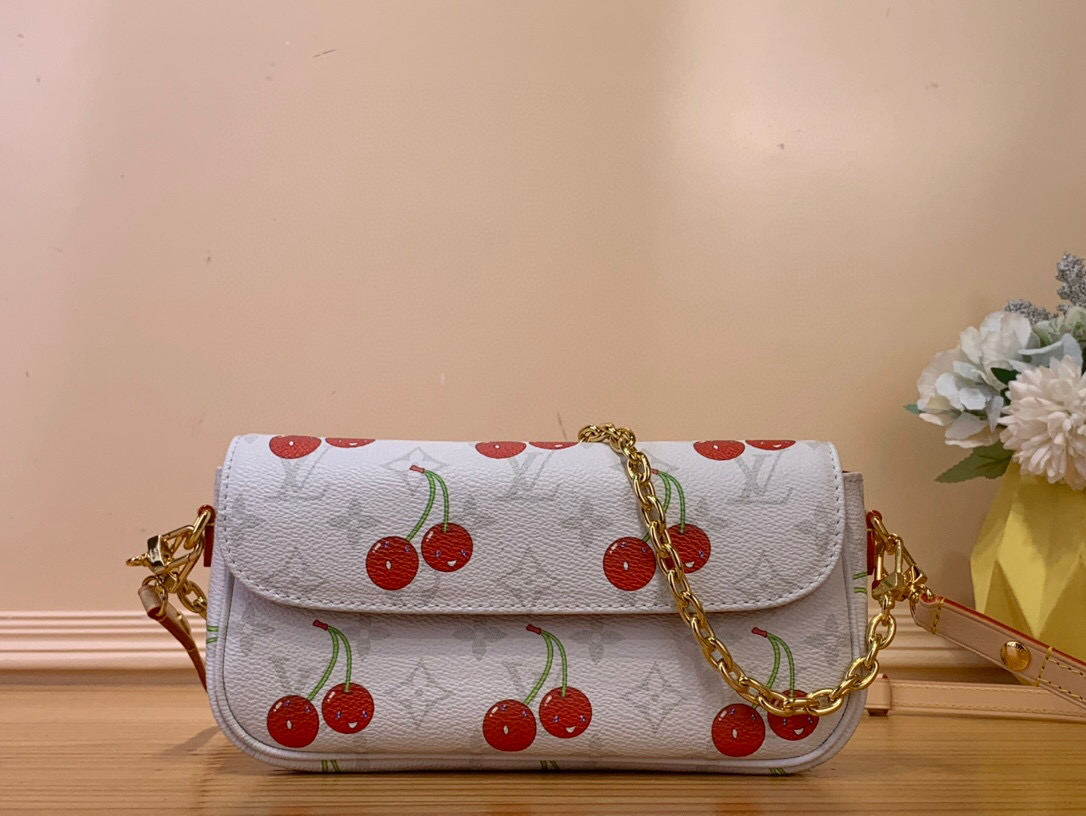 NO:551532,Top original order [LV  23.5 cm. (height x width x length) 4415055,,louis vuitton,louis vuitton19860909顶级原单【LV X TM WALLET ON CHAIN IVY 手袋】M14239 樱桃链条包腋下包 专属贴纸 本款 Wallet On Chain Ivy Hl手袋再续 年代的个性叙事,欢快加入路易威登 x 村上隆复刻系列.Monogram 帆布巧妙烘托樱桃图案的鲜明色彩,着力释放该日本艺术家脑海中的卡哇伊力量.皮革肩带和链条方便肩背.12 x 4.3 x 23.5 厘米. (高 x 宽 x 长度) 4415055,,louis vuitton,louis vuitton,Bag