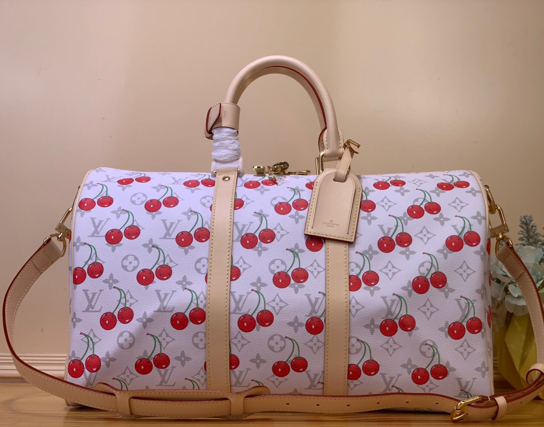 NO:551522,Top original order [CAUCINES BB handbag] m26025 brown/woven m14366 M13764 white cherry This Caucines BB HR handbag traces back to the icnic hard case launched by the brand in 1892, and is inspired by the holiday style. The rattan bag body requires several days of ingenious weaving to complete, LV  Letters and printed lining infuse classic style. The flap can be placed on both the inside and outside, providing ample space for easy storage of daily items. Size 27 x 9 x 18 cm. 8019085,, louis vuitton19860909顶级原单【CAUCINES BB 手袋】m26025 棕色/ 编织 m14366 M13764白色樱桃 本款 Caucines BB Hr手袋回溯品牌于 1892 年推出的 icnic 硬箱,演绎度假风尚的灵感启发.藤条包身需要数天的匠心编织方可完成,LV 字母和印花内衬注入经典格调.翻盖可置于内外两侧,充裕空间实现日常物品的轻松收纳. 尺寸27 x 9 x 18 厘米.8019085,,louis vuitton,Bag