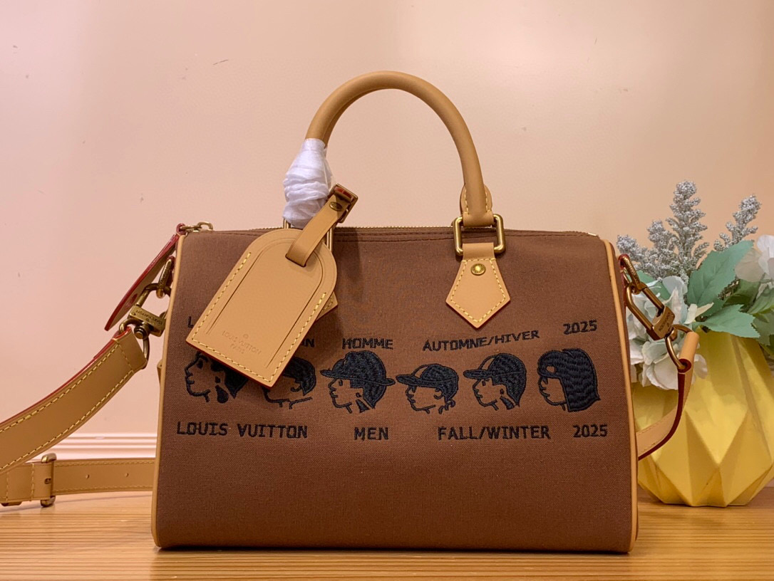 NO:552021,Top original order [SEEDY 25 handbag] M15218 Brown/Portrait HARREL and NIGO seedy hr handbag collection's Nigo joint series adopts an everted design structure, the old pattern becomes the inside, the canvas becomes the bag body, especially the small heads and small words on the surface are all embroidered, size 25.0 x 19.0 x 15.0 cm 7018085 (Length x  height x width),19860909顶级原单【SEEDY 25 手袋】M15218 棕色/ 人像 HARREL and NIGO seedy hr手袋 collection's Nigo联名的系列采用的是外翻的设计结构来处理,老花变内里,帆布成包身,尤其表面的小头跟小字都是刺绣工艺, 尺寸25.0 x 19.0 x 15.0 厘米 7018085 (长 x 高 x 宽),,Bag