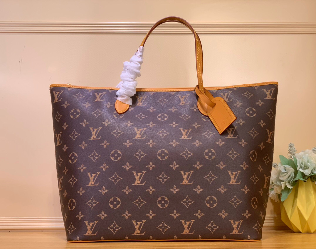 NO:552347,Top original order [NEVEREVERFULL handbag] m14023 vintage/full leather harrell Williams Gx launches the Neverfull handbag inspired by the Neverfull handbag, which is famous for its practicality and versatility. This handbag has simple lines, decorated with Monogram printing, and is constructed of soft cow leather. The zipper closure and removable pouch ensure the safety of your belongings. Dimensions 38 x 23 x 60 cm 8519095 (H x width x length),,cowhide19860909顶级原单【NEVEREVERFULL 手袋】 m14023 复古/全皮 harrell Williams Gx以实用性和多功能性著称的 Neverfull 手袋为灵感推出 Nevereverfull 手袋.这款手袋线条简洁,饰有 Monogram 印花,以柔软牛皮革构造宽大包袋.拉链开合和可拆卸小袋确保随身物品的安全. 尺寸38 x 23 x 60 厘米 8519095 (高 x 宽 x 长度),,cowhide,Bag