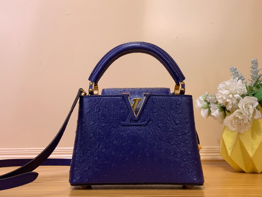 NO:551542,Top original order [Caucines mini handbag] M94227 48865 black (cow leather pressed ostrich pattern), noble ostrich leather pattern, luxurious goatskin lining, shiny metal accessories, unique Caucines Jw cover that can be stored in the bag to display the letter logo, or can be turned out to show the Monogram Flower pattern. Size 21* 14* 8 cm  110121250,,cowhide,sheepskin,ostrich skin19860909顶级原单【Caucines 迷你手袋】M94227 48865 黑色（牛皮压鸵鸟纹） 高贵的鸵鸟皮纹,奢华的山羊皮衬里,闪亮的金属饰件,特有的Caucines Jw搭盖既可收入包内展示字母标识,又可外翻 呈现Monogram Flower图案 . 尺寸21* 14* 8 cm 110121250,,cowhide,sheepskin,ostrich skin,Bag