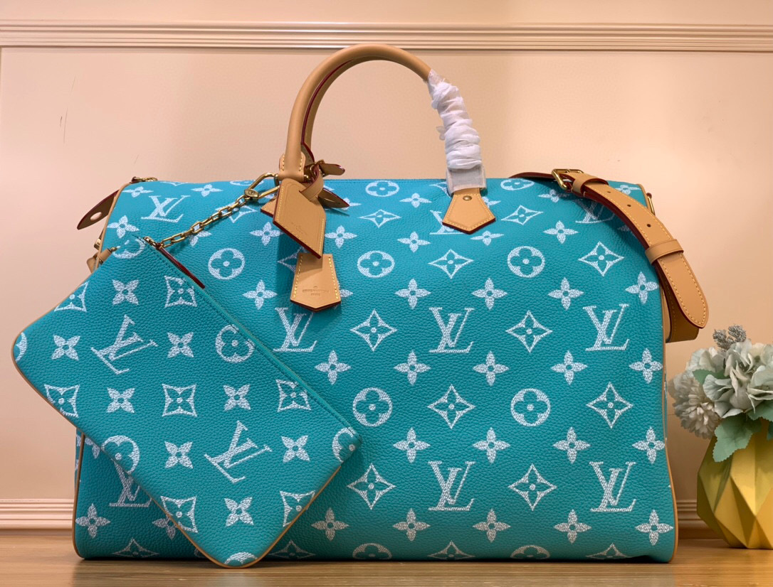 NO:551530,Top original order [SEEDY 9 BANDOULIRE50 handbag] M46961 red M46991 green M46962 brown M11565 lake blue This Seedy 9 Bandoulière50 handbag is made of soft cow leather with cow leather trim and sheep leather lining, and then brightens up the elegant structure with bright colors. The rolled leather handle combined with the detachable and adjustable shoulder strap brings a comfortable shoulder carrying experience. Size 50  x32x29cm(lengthxheightxwidth),,cowhide,sheepskin19860909顶级原单【SEEDY 9 BANDOULIRE50手袋】M46961红色 M46991绿色 M46962棕色 M11565湖水蓝 本款Seedy 9 Bandoulière50手袋为柔软牛皮革搭配牛皮革饰边和羊皮革内衬,再以明快色调点亮闲雅构型.辊压皮革手柄结合可拆卸并调节的肩带,带来舒适肩背体验. 尺寸50 x32x29厘米(长度x高x宽),,cowhide,sheepskin,Bag