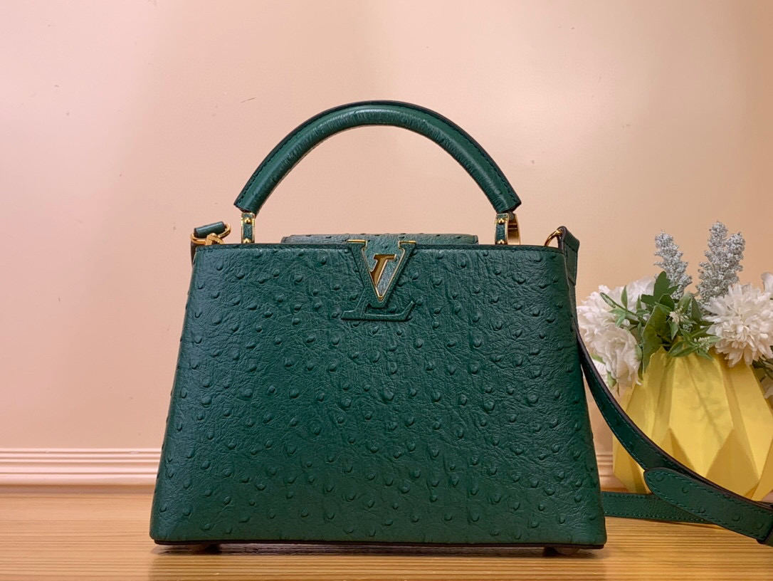 NO:551537,Top original order [Caucines small handbag] M94227 48865 green (cowhide pressed ostrich pattern), noble ostrich skin pattern, luxurious goatskin lining, shiny metal accessories, unique Caucines jw flap that can be stored in the bag to display the letter logo, or can be turned out to display the Monogram Flower pattern. Size 27 x 9 x 18 cm  125121350,,cowhide,sheepskin,ostrich skin19860909顶级原单【Caucines 小号手袋】M94227 48865 绿色（牛皮压鸵鸟纹） 高贵的鸵鸟皮纹,奢华的山羊皮衬里,闪亮的金属饰件,特有的Caucines jw搭盖既可收入包内展示字母标识,又可外翻 呈现Monogram Flower图案 . 尺寸27 x 9 x 18 厘米 125121350,,cowhide,sheepskin,ostrich skin,Bag