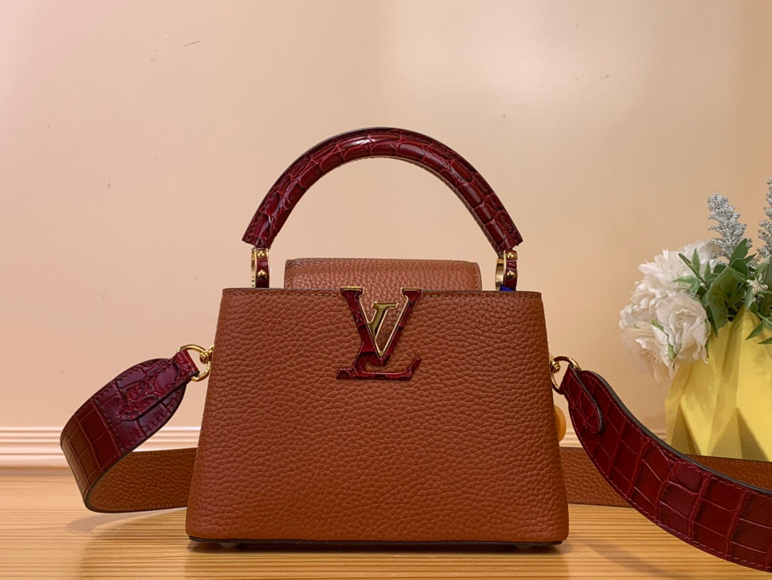 NO:555388,Top original order [Caucines mini handbag] M48865 86036 brown/cowhide with crocodile pattern. This style is made of cowhide with crocodile pattern, luxurious leather lining, crocodile patchwork, and the unique Caucines Jw flap can be stored in the bag to display the letter logo, or can be turned out to display the Monogram Flower pattern. Size 21* 14* 8 cm  110121200,,cowhide,crocodile skin19860909顶级原单【Caucines mini 手袋】M48865 86036 棕色/牛皮拼鳄鱼纹 本款由牛皮拼接鳄鱼皮纹,奢华的皮衬里,鳄鱼拼饰件,特有的Caucines Jw搭盖既可收入包内展示字母标识,又可外翻 呈现Monogram Flower图案 . 尺寸21* 14* 8 cm 110121200,,cowhide,crocodile skin,Bag