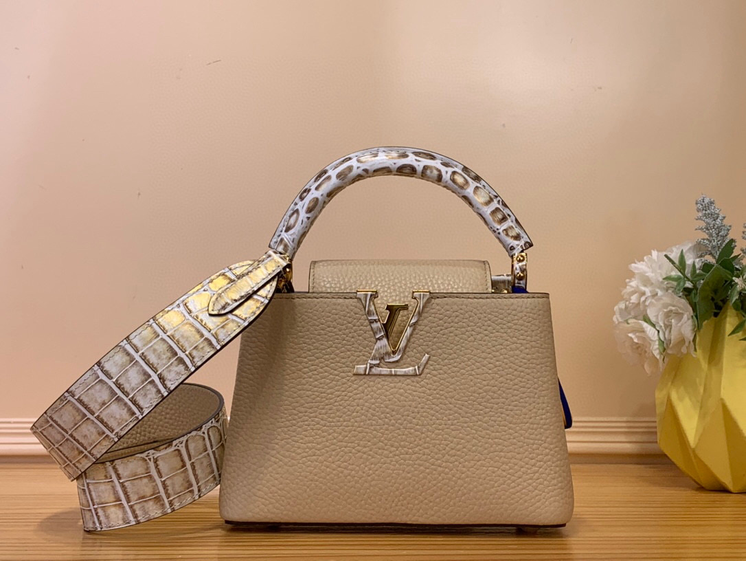 NO:551555,Top original order [Caucines mini handbag] M48865 86036 white/cowhide with crocodile pattern. This model is made of cowhide with crocodile pattern, luxurious leather lining, crocodile patchwork, and the unique Caucines Jw flap can be stored in the bag to display the letter logo, or can be turned out to display the Monogram Flower pattern. Size 21* 14* 8 cm  110121200,,cowhide,crocodile skin19860909顶级原单【Caucines mini 手袋】M48865 86036 白色/牛皮拼鳄鱼纹 本款由牛皮拼接鳄鱼皮纹,奢华的皮衬里,鳄鱼拼饰件,特有的Caucines Jw搭盖既可收入包内展示字母标识,又可外翻 呈现Monogram Flower图案 . 尺寸21* 14* 8 cm 110121200,,cowhide,crocodile skin,Bag