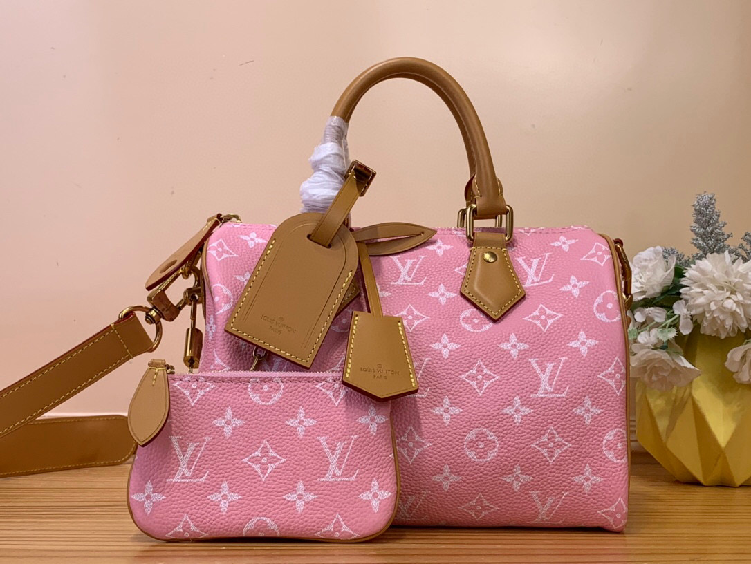 NO:551565,Top original order [SEEDY 9 BANDOULIRE25 handbag] M11561 lake blue m11562 purple m24443 brown m24426 yellow m24425 red m24424 blue m24423 green/light green This Seedy 9 Bandoulière25 Monogram leather handbag uses soft cow leather to convey a luxurious texture. Monogram  Monogram elements on printed canvas. Polished hardware, sheepskin lining and built-in branding reflect Creative Director harrell Williams' attention to detail. Dimensions 25 x 15 x 15 cm (length x height x width),,cowhide,sheepskin19860909顶级原单【SEEDY 9 BANDOULIRE25 手袋】M11561 湖水蓝 m11562 紫色 m24443 棕色 m24426 黄色 m24425 红色 m24424 蓝色 m24423绿色 /淡绿色 本款 Seedy 9 Bandoulière25Monogram 皮革手袋以柔软牛皮革传递华贵质感.Monogram 印花临摹帆布上的Monogram 元素.抛光金属件、羊皮革内衬与内置标牌彰显创意总监harrell Williams 对考究细节的专注. 尺寸25 x 15 x15厘米(长度x高x宽),,cowhide,sheepskin,Bag