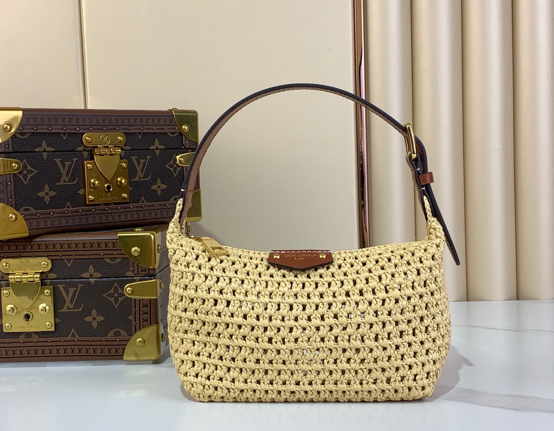Bolso Hills Pochette XL Tejido Rústico Louis Vuitton - Elegancia Veraniega