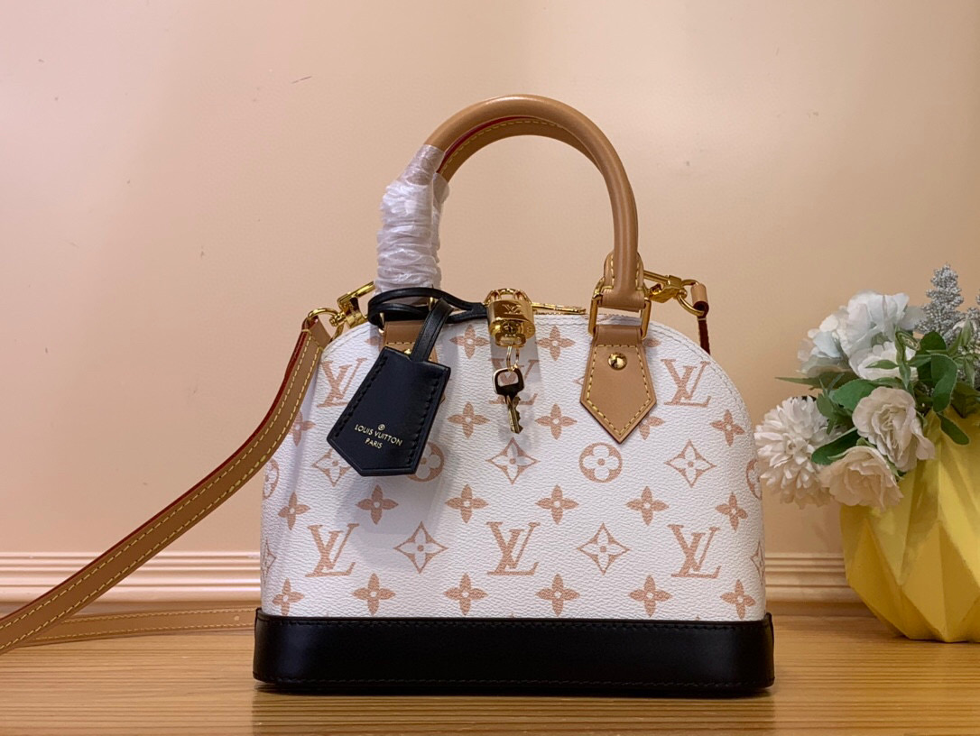 NO:551602,Top original order [ALMA BB handbag] M46922 53152 White Flower The Alma Sj handbag originated in 1934. Over time, it has gradually evolved from a square-cornered travel bag in shape to today's representative of elegant female handbags. This mini handbag made of Monogram canvas can easily hold keys, wallets, mobile phones, lipstick and other items. Size 25 x 19 x 12 cm  5816065,,wallets,travel bags19860909顶级原单【ALMA BB 手袋】M46922 53152 白花 起源于1934年的Alma Sj手袋,经过时间推移从一个方角的旅行包逐渐以形状的演变成为今天的优雅女性手袋代表.这款采用 Monogram 帆布制成的迷你款手袋可轻松装纳钥匙、钱包、手机及唇膏等物品. 尺寸25 x 19 x 12 cm 5816065,,wallets,travel bags,Bag