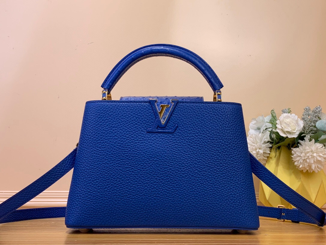 NO:551622,Top original order [Caucines Small Handbag - Color Blocking] M94227 48865 Blue (Cow Leather with Ostrich Pattern) Noble Ostrich Leather Pattern, Luxurious Goat Leather Lining, Shiny Metallic Accessories, Unique Caucines Jw flap can be stored in the bag to display the letter logo, or can be turned out to display the Monogram Flower pattern. Size 27 x 9 x 18  cm.12012250,,cowhide,sheepskin,ostrich skin19860909顶级原单【Caucines 小号手袋-拼色】M94227 48865 蓝色（牛皮拼鸵鸟纹） 高贵的鸵鸟皮纹,奢华的山羊皮衬里,闪亮的金属饰件,特有的Caucines Jw搭盖既可收入包内展示字母标识,又可外翻 呈现Monogram Flower图案 . 尺寸27 x 9 x 18 厘米.12012250,,cowhide,sheepskin,ostrich skin,Bag