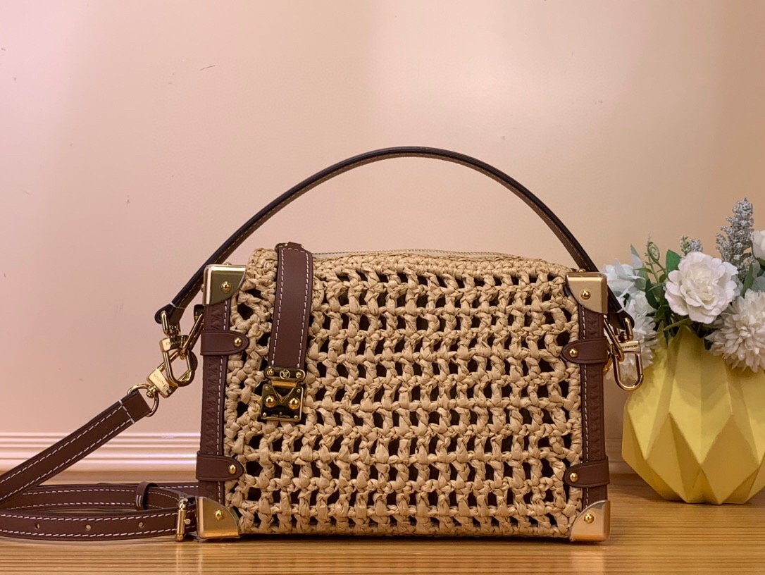 NO:551753,Top original order [SIDE TRUNK Medium Handbag] m14405 Woven / Summer This Side Trunk  width x length),,cowhide19860909顶级原单【SIDE TRUNK 中号手袋】 m14405 编织 / 夏天 本款 Side Trunk Xl中号手袋以拉菲草传递南法闲适风情,再借牛皮革饰边和 S-lock xh锁扣讲述品牌复古硬箱的灵感启发.顶部手柄和肩带均可拆卸,实现多种背携方式. 尺寸16 x 8.5 x 23.5 厘米 7919568.. (高 x 宽 x 长度),,cowhide,Bag