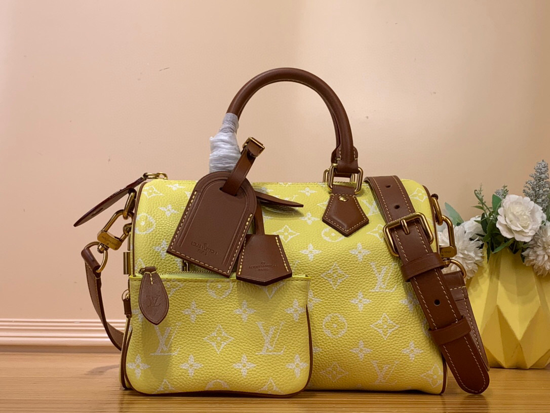 NO:551654,Top original order [SEEDY 9 BANDOULIRE25 handbag] M11561 lake blue m11562 purple m24443 brown m24426 yellow m24425 red m24424 blue m24423 green This Seedy 9 Bandoulière25 Monogram leather handbag uses soft cow leather to convey a luxurious texture. Monogram  Monogram elements on printed canvas. Polished hardware, sheepskin lining and built-in branding reflect Creative Director harrell Williams' attention to detail. Dimensions 25 x 15 x 15 cm (length x height x width),,cowhide,sheepskin19860909顶级原单【SEEDY 9 BANDOULIRE25 手袋】M11561 湖水蓝 m11562 紫色 m24443 棕色 m24426 黄色 m24425 红色 m24424 蓝色 m24423绿色 本款 Seedy 9 Bandoulière25Monogram 皮革手袋以柔软牛皮革传递华贵质感.Monogram 印花临摹帆布上的Monogram 元素.抛光金属件、羊皮革内衬与内置标牌彰显创意总监harrell Williams 对考究细节的专注. 尺寸25 x 15 x15厘米(长度x高x宽),,cowhide,sheepskin,Bag