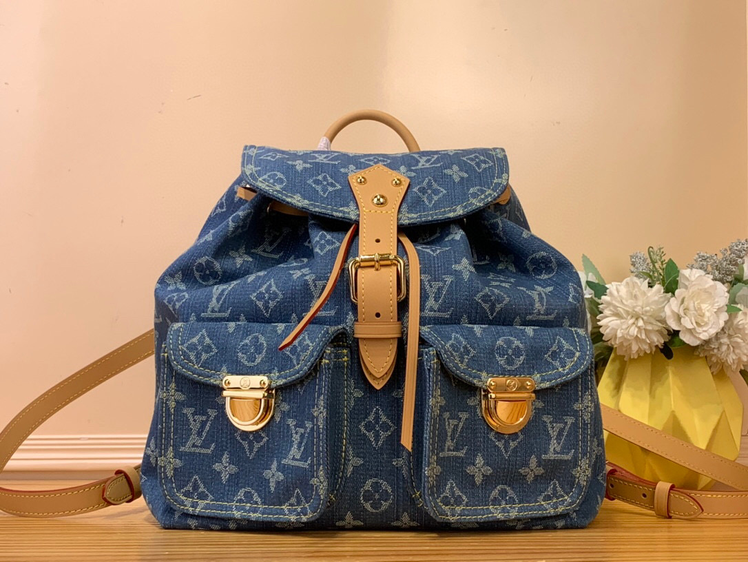 NO:552156,Top original item [Vintage denim backpack] M44460 blue (denim) M95056 second-hand out-of-print denim bag, cc summer must-have fashion item. Denim elements are timeless, and no matter how you match them, they are super classy and invincible!  Close your eyes and enter. Size 28X38X17 6517075,,backpacks19860909顶级原单【Vintage 牛仔背包】M44460 蓝色（牛仔）M95056 中古绝版牛仔包,cc夏日必备时尚单品牛仔元素可是永不过时的哦,而且无论怎么搭配都超有范,无敌洋气！闭眼入 尺寸28X38X17 6517075,,backpacks,Bag