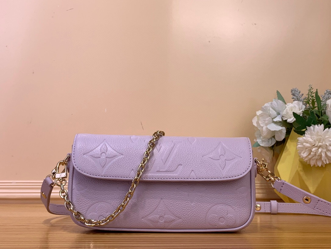 NO:551787,Top original order [WALLET ON CHAIN IVY handbag] m25714 Purple M82210 This Wallet On Chain Ivy Ys handbag is made of classic Monogram Emreinte leather, showing the inspiration of the Sac Recoleta handbag of the 1970s, with shiny metal parts and detachable woven chain. The compact size includes multiple pockets and card slots to meet the storage needs of daily travel. Size 12 x 4.3 x 23.5 cm  5816065 (height x width x length),19860909顶级原单【WALLET ON CHAIN IVY 手袋】 m25714 紫色 M82210 本款 Wallet On Chain Ivy Ys手袋取材经典 Monogram Emreinte 皮革,彰显 年代 Sac Recoleta 手袋的灵感启发,搭配莹泽金属件和可拆卸编织链条.精巧尺寸囊括多重口袋和卡位,满足日常出行的收纳需求. 尺寸12 x 4.3 x 23.5 厘米 5816065 (高 x 宽 x 长度),,Bag