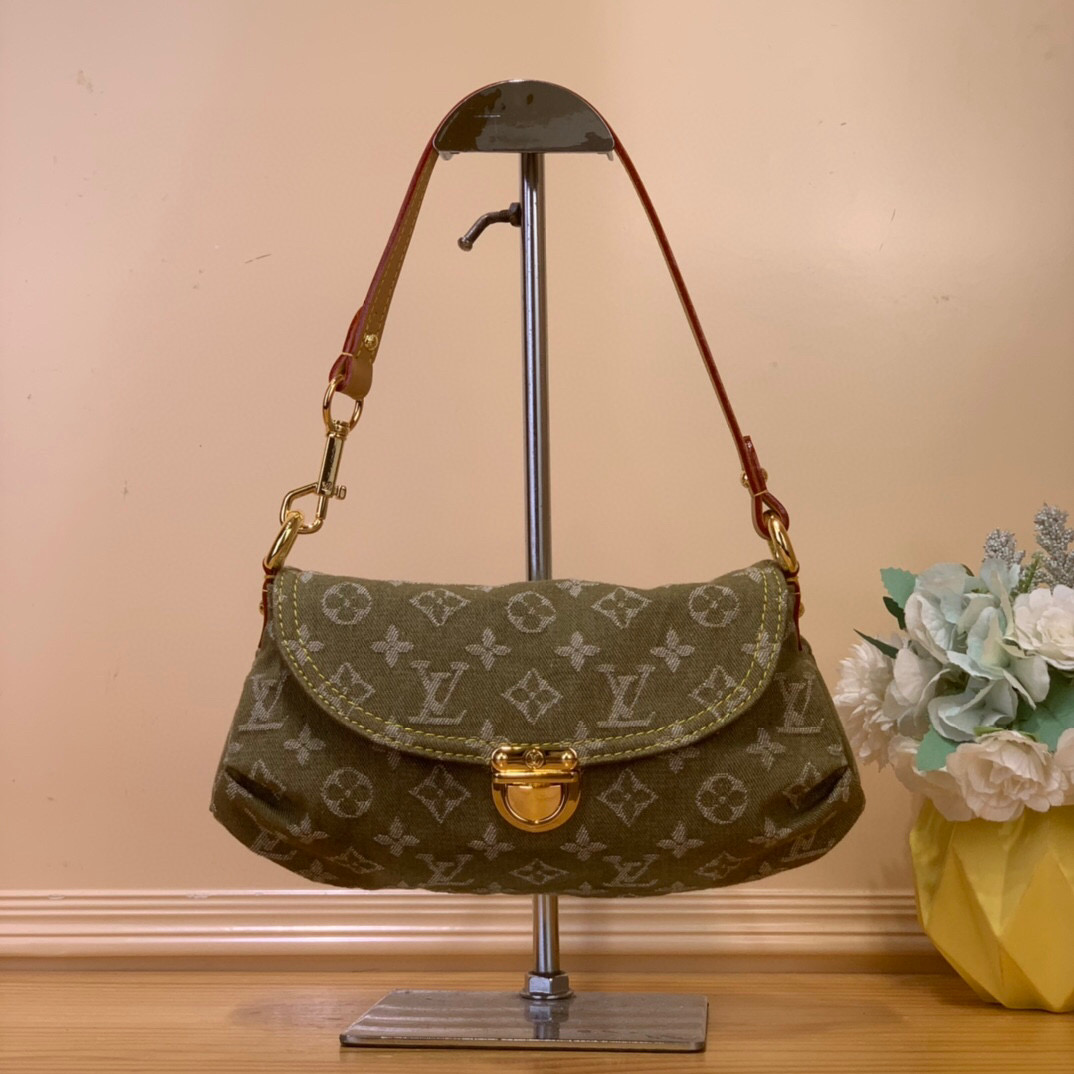 NO:552148,Top original list [Vintage denim shoulder bag] M95050 Green M95217 Medium-old out-of-print denim handbag, summer must-have fashion items denim elements are never out of date, and no matter how you match them, they are super stylish and invincible!  Close the eye size 26x15x9 (cm) 4516050,,satchels19860909顶级原单【Vintage 牛仔挎包】M95050 绿色 M95217 中古绝版牛仔手包,夏日必备时尚单品牛仔元素可是永不过时的哦,而且无论怎么搭配都超有范,无敌洋气！闭眼入 尺寸26x15x9（cm） 4516050,,satchels,Bag