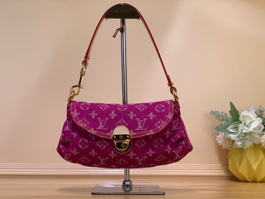 NO:552142,Top original order [Vintage denim shoulder bag] M95050 rose pink M95216 second-hand out-of-print denim handbag, a must-have fashion item in summer. The denim element will never go out of style, and no matter how you match it, it is super stylish and invincible!  Eyes closed, size 26x15x9 (cm) 4516050,, satchels19860909顶级原单【Vintage 牛仔挎包】M95050 玫粉色 M95216 中古绝版牛仔手包,夏日必备时尚单品牛仔元素可是永不过时的哦,而且无论怎么搭配都超有范,无敌洋气！闭眼入 尺寸26x15x9（cm） 4516050,,satchels,Bag