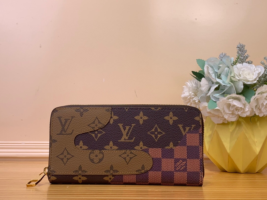 NO:552210,Top original order [ziy zipper wallet] m26021 color block As part of the 'monogram landscape' theme, the 'zipper wallet horizontal' combines Damier's plaid pattern and the classic monogram pattern. Ms central zipper coin purse, 12 card slots, 2 flat pockets for banknotes and invoices, is a practical design with circular zipper opening. Dimensions 21 x 10 x 2.5 cm  2513035 (width x height x sides),,wallets19860909顶级原单【ziy 拉链钱夹】m26021 拼色 作为“字母图案景观”主题的一部分,结合了达米耶的格子图案和经典的字母图案图案的“拉链钱包水平”.Ms中央拉链式零钱包、12个卡槽、2个用于纸币和发票的平口袋,是圆形拉链开合式的实用设计. 尺寸21 x 10 x 2.5厘米 2513035（宽x高x边）,,wallets,Bag