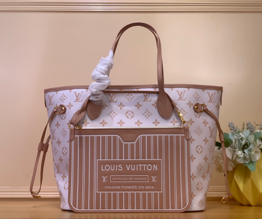 NO:551855,Top Original Order [Sac Neverfull Inside Out MM] m25665 White Flower This reversible Neverfull Inside Out MM Lt bag is the ideal companion for office days and weekend getaways. It is sublimated with a gold metallic finish and is made of Monogram Dune canvas on one side and smooth hazel leather on the back. This roomy model is designed to carry a laptop and other daily essentials, with laces and hooks on the sides for adjusting the opening. A zippered removable pouch allows you to store smaller items.  Dimensions 31x28x14 cm 8219095 (length x height x width),19860909顶级原单【Sac Neverfull Inside Out MM】 m25665 白花 这款可翻转的Neverfull Inside Out MM Lt包是办公日和周末度假的理想伴侣.它以金色金属饰面升华,一面由Monogram Dune帆布制成,背面则采用光滑的榛色皮革.这款宽敞的型号设计用于携带笔记本电脑和其他日常必需品,两侧有鞋带和钩子,用于调整开口.带拉链的可拆卸小袋可让您存放小物品. 尺寸31x28x14厘米 8219095（长x高x宽）,,Bag