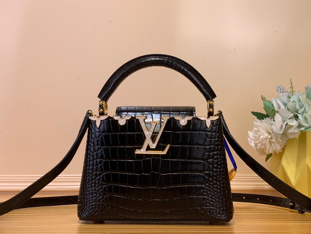 NO:551865,Top original order [Caucines mini handbag] M94227 48865 black (crocodile pattern-floral mother-of-pearl/gold buckle) noble crocodile skin pattern, luxurious goatskin lining, shiny metal accessories, the unique Caucines jw flap can be stored in the bag to display the letter logo, and can be turned out to present the Monogram Flower pattern. Size 21* 14* 8 cm  110121250,,sheepskin,crocodile skin19860909顶级原单【Caucines 迷你手袋】M94227 48865 黑色（鳄鱼纹-花卉贝母/ 金扣） 高贵的鳄鱼皮纹,奢华的山羊皮衬里,闪亮的金属饰件,特有的Caucines jw搭盖既可收入包内展示字母标识,又可外翻 呈现Monogram Flower图案 . 尺寸21* 14* 8 cm 110121250,,sheepskin,crocodile skin,Bag