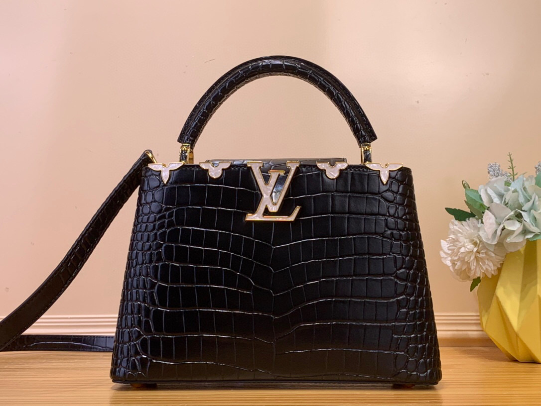 NO:551863,Top original order [Caucines small handbag] N93419 48865 black (crocodile pattern-floral mother-of-pearl/gold buckle) noble crocodile skin pattern, luxurious goatskin lining, shiny metal accessories, the unique Caucines jw flap can be stored in the bag to display the letter logo, and can be turned out to present the Monogram Flower pattern. Size 27* 18* 9 cm  125121350,,sheepskin,crocodile skin19860909顶级原单【Caucines小号手袋】N93419 48865 黑色（鳄鱼纹-花卉贝母/ 金扣） 高贵的鳄鱼皮纹,奢华的山羊皮衬里,闪亮的金属饰件,特有的Caucines jw搭盖既可收入包内展示字母标识,又可外翻 呈现Monogram Flower图案 . 尺寸27* 18* 9 cm 125121350,,sheepskin,crocodile skin,Bag