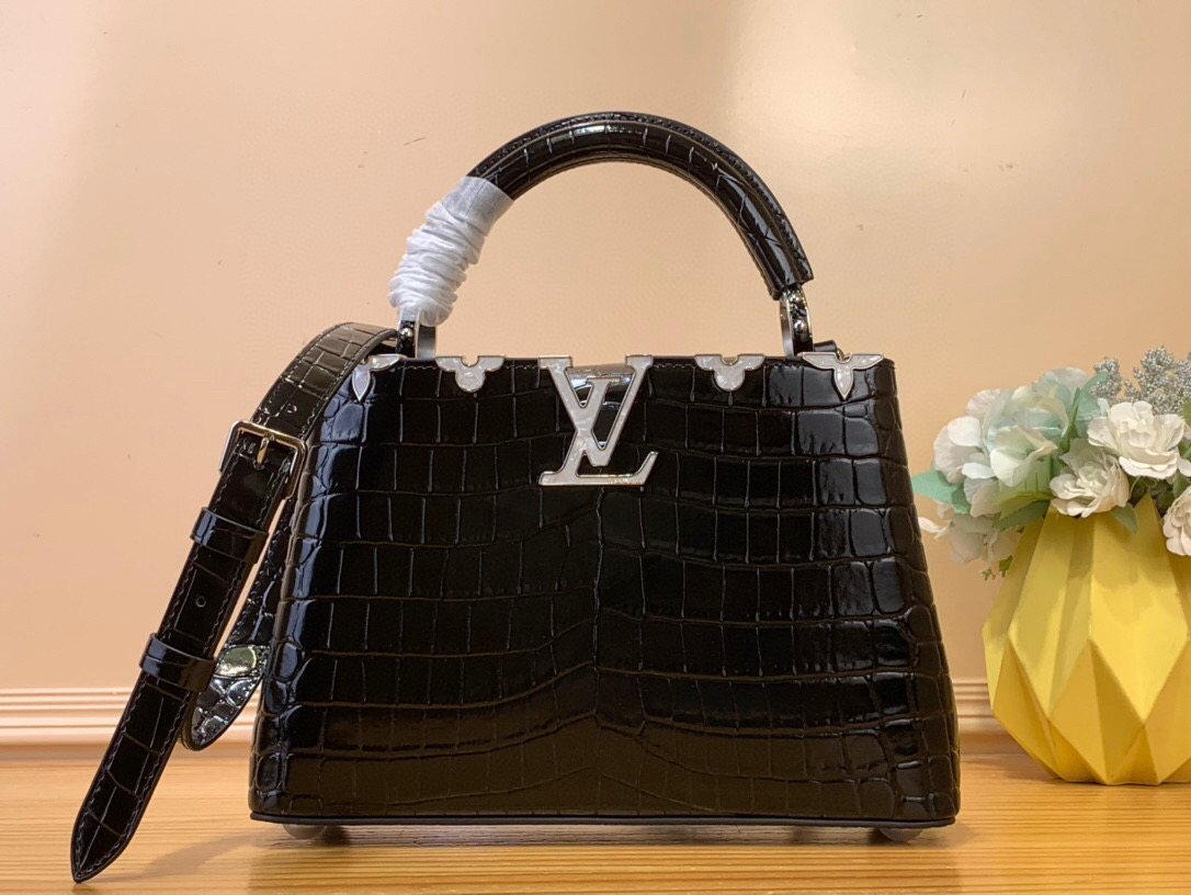 NO:551875,Top original order [Caucines small handbag] N93419 48865 black (crocodile pattern-floral mother-of-pearl/silver buckle) noble crocodile skin pattern, luxurious goatskin lining, shiny metal accessories, the unique Caucines jw flap can be stored in the bag to display the letter logo, and can be turned out to present the Monogram Flower pattern. Size 27* 18* 9 cm  125121350,,sheepskin,crocodile skin19860909顶级原单【Caucines小号手袋】N93419 48865 黑色（鳄鱼纹-花卉贝母/ 银扣） 高贵的鳄鱼皮纹,奢华的山羊皮衬里,闪亮的金属饰件,特有的Caucines jw搭盖既可收入包内展示字母标识,又可外翻 呈现Monogram Flower图案 . 尺寸27* 18* 9 cm 125121350,,sheepskin,crocodile skin,Bag