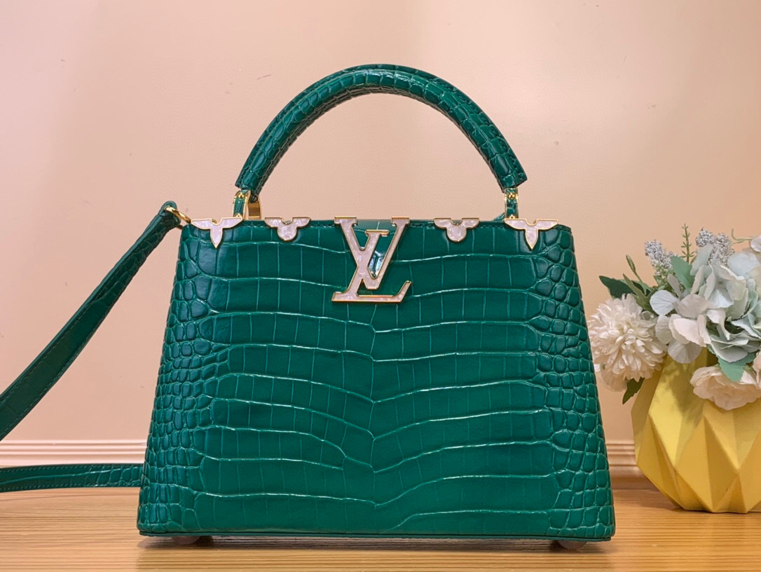 NO:551860,Top original order [Caucines small handbag] N93419 48865 Green (crocodile pattern-floral mother-of-pearl/gold buckle) Noble crocodile skin pattern, luxurious goatskin lining, shiny metal accessories, unique Caucines jw flap can be stored in the bag to display the letter logo, and can be turned out to present the Monogram Flower pattern. Size 27* 18* 9 cm  125121350,,sheepskin,crocodile skin19860909顶级原单【Caucines小号手袋】N93419 48865 绿色（鳄鱼纹-花卉贝母/ 金扣） 高贵的鳄鱼皮纹,奢华的山羊皮衬里,闪亮的金属饰件,特有的Caucines jw搭盖既可收入包内展示字母标识,又可外翻 呈现Monogram Flower图案 . 尺寸27* 18* 9 cm 125121350,,sheepskin,crocodile skin,Bag