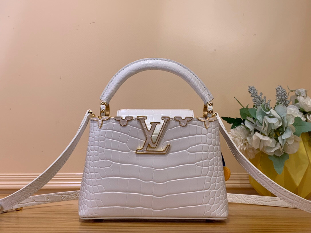NO:551866,Top original order [Caucines mini handbag] M94227 48865 white (crocodile pattern-floral mother-of-pearl/silver buckle) noble crocodile skin pattern, luxurious goatskin lining, shiny metal accessories, the unique Caucines jw flap can be stored in the bag to display the letter logo, and can be turned out to present the Monogram Flower pattern. Size 21* 14* 8 cm  110121250,,sheepskin,crocodile skin19860909顶级原单【Caucines 迷你手袋】M94227 48865 白色（鳄鱼纹-花卉贝母/ 银扣） 高贵的鳄鱼皮纹,奢华的山羊皮衬里,闪亮的金属饰件,特有的Caucines jw搭盖既可收入包内展示字母标识,又可外翻 呈现Monogram Flower图案 . 尺寸21* 14* 8 cm 110121250,,sheepskin,crocodile skin,Bag
