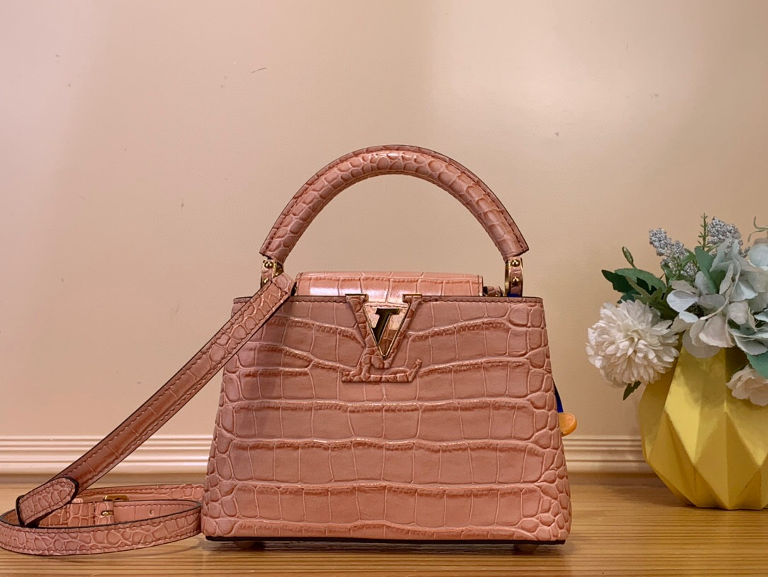 NO:551888,Top original order [Caucines mini handbag] M94227 48865 93429 orange gilt (crocodile pattern), noble crocodile skin pattern, luxurious goatskin lining, shiny metal accessories, unique Caucines jw flap can be stored in the bag to display the letter logo, and can be turned out to present the Monogram Flower pattern. Size 21* 14* 8 cm  110121250,,sheepskin,crocodile skin19860909顶级原单【Caucines 迷你手袋】M94227 48865 93429橘色鎏金（鳄鱼纹） 高贵的鳄鱼皮纹,奢华的山羊皮衬里,闪亮的金属饰件,特有的Caucines jw搭盖既可收入包内展示字母标识,又可外翻 呈现Monogram Flower图案 . 尺寸21* 14* 8 cm 110121250,,sheepskin,crocodile skin,Bag
