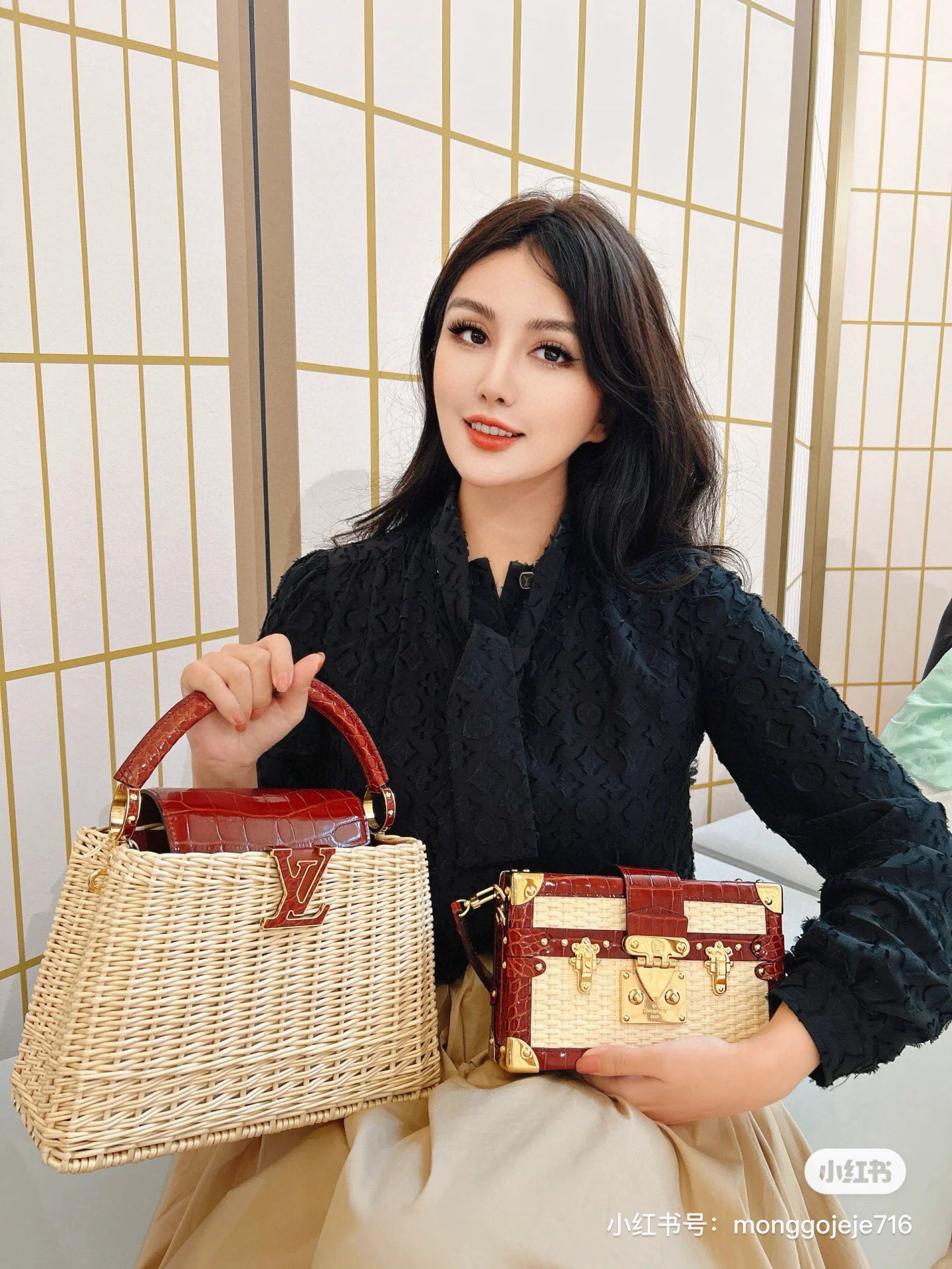 NO:552005,[CAUCINES mini handbag] N88126 red woven/cowhide crocodile pattern (summer) model picture,,cowhide19860909【CAUCINES mini 手袋】N88126 红色 编织/ 牛皮压鳄鱼纹（夏天）模特图,,cowhide,Bag