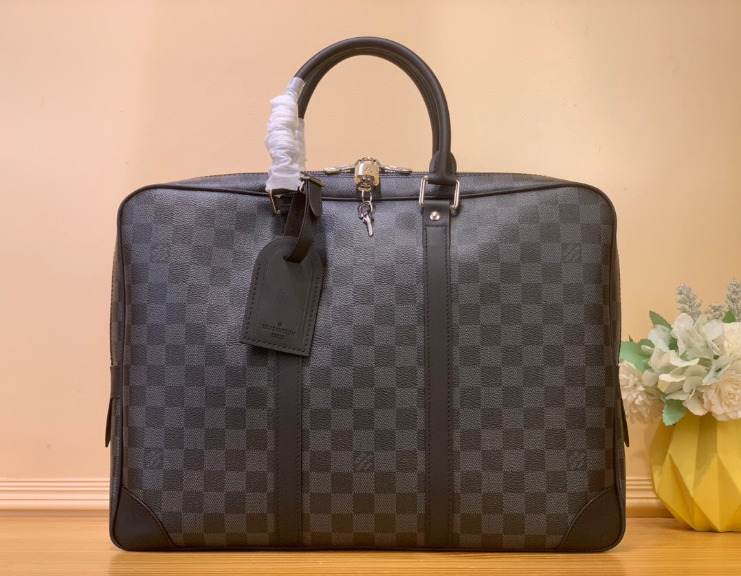 NO:552018,Top original order [ORTE-DOCUMENTS VOYAGE] N41124 Black Check orte-Documents Voyage briefcase made of Monogram Macassar Hx canvas can be called a modern interpretation of Louis Vuitton's classic design. The light body and spacious interior design are an excellent choice for business people. Size 41 x 31 x 7 cm5516065,, louis vuitton19860909顶级原单【ORTE-DOCUMENTS VOYAGE】N41124黑格 以Monogram Macassar Hx帆布打造的orte-Documents Voyage 公文包堪称路易威登经典设计的现代演绎.轻盈的包身和宽敞的内部设计,是商务人士的绝佳选择. 尺寸41 x 31 x 7 cm5516065,,louis vuitton,Bag