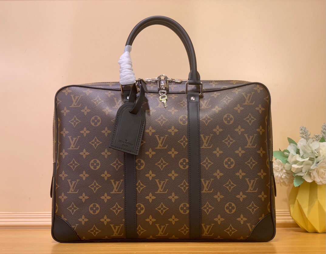 NO:552020,Top original order [ORTE-DOCUMENTS VOYAGE] N41124 Black Check orte-Documents Voyage briefcase made of Monogram Macassar hx canvas can be called a modern interpretation of Louis Vuitton's classic design. The light body and spacious interior design are an excellent choice for business people. Size 41 x 31 x 7 cm5516065,, louis vuitton19860909顶级原单【ORTE-DOCUMENTS VOYAGE】N41124黑格 以Monogram Macassar hx帆布打造的orte-Documents Voyage 公文包堪称路易威登经典设计的现代演绎.轻盈的包身和宽敞的内部设计,是商务人士的绝佳选择. 尺寸41 x 31 x 7 cm5516065,,louis vuitton,Bag