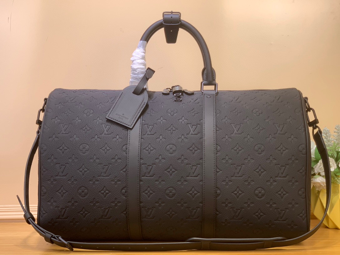 NO:552331,Top original order [KEEALL BANDOULIRE 55 travel bag] m59025 gram color (embossed) This Keeall travel bag is made of fine cow leather embossed with the Monogram Hx pattern, renewing the brand's classics while witnessing craftsmanship. The cabin luggage size can easily accommodate short-distance travel needs. The iconic appearance and high-end materials make it an exquisite choice. Dimensions 55.0 x 31.0 x 26.0 cm  110121250,,cowhide19860909顶级原单【KEEALL BANDOULIRE 55旅行袋】 m59025 克色（压花） 本款 Keeall 旅行袋为细腻牛皮革压印 Monogram Hx图案,焕新品牌经典之作的同时见证匠心工艺.机舱行李尺寸可轻松收纳短途旅行所需.标志性外观及高端材质,成就精致之选. 尺寸55.0 x 31.0 x 26.0 厘米 110121250,,cowhide,Bag