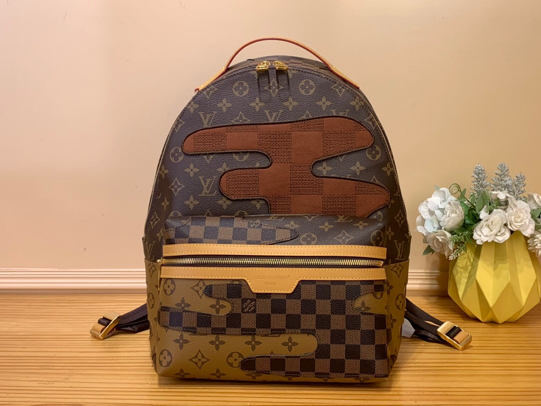 NO:552219,Top original item [Discovery small backpack] M26130 presbyopic/color block This Discovery db small backpack is made of Monogram canvas with Monogram Reverse and Damier canvas patches, showing the clever fusion of the brand's classic pattern I. The zippered front pocket is convenient for accessing frequently used items, and the stable handle and comfortable shoulder strap provide multiple carrying methods. Size 29x 38x 20cm8819095, versace19860909顶级原单【Discovery小号双肩包】M26130老花/拼色 本款Discovery db小号双肩包为Monogram帆布搭配MonogramReverse和Damier帆布贴饰,展现品牌经典图案的I巧妙融合.拉链前袋方便取放常用物品,稳固手柄和舒适肩带提供多种背携方式 尺寸29x 38x 20cm8819095,,versace,Bag