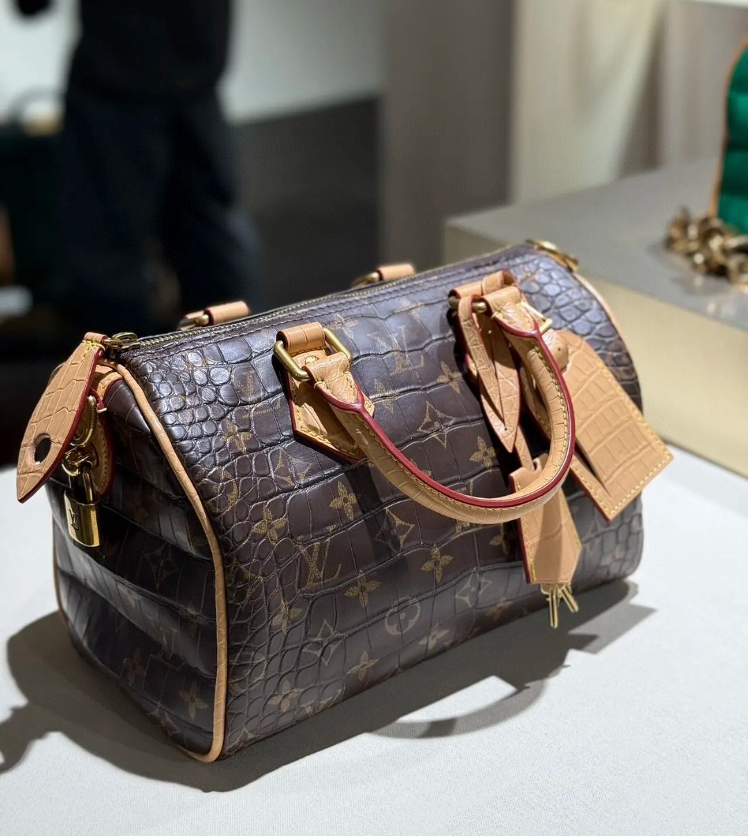 NO:552121,[SEEDY 9 BANDOULIRE25 handbag] m24425 light blue/cowhide embossed crocodile pattern,,cowhide19860909【SEEDY 9 BANDOULIRE25 手袋】 m24425 浅蓝色/牛皮压鳄鱼纹,,cowhide,Bag