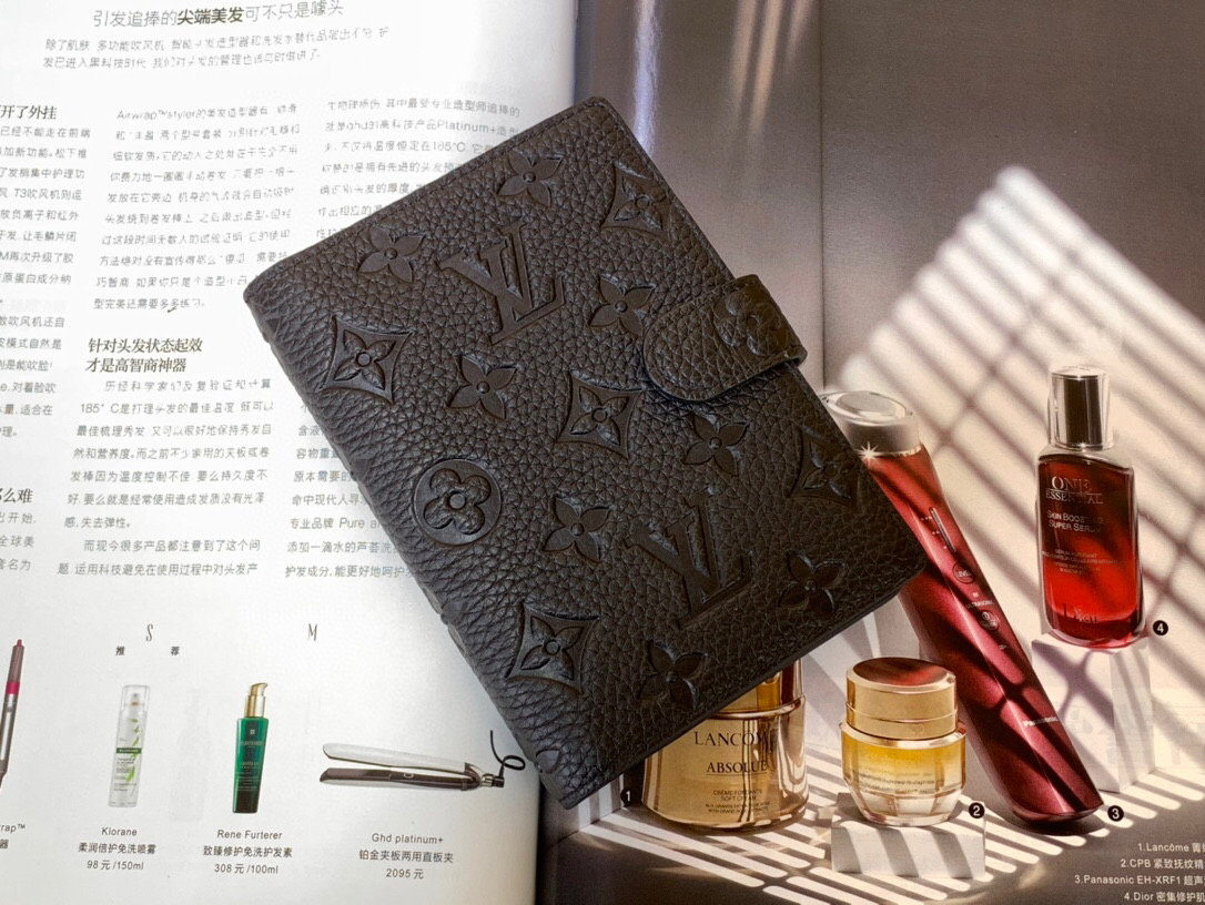 NO:552408,[Small loose-leaf notepad cover-notebook] R5 presbyopia R20706 white grid R20426 black/cross pattern R20052 black/water ripple,19860909【小号活页记事本封面-笔记本】R5 老花 R20706 白格 R20426 黑色/ 十字纹 R20052 黑色/水波纹,,Bag