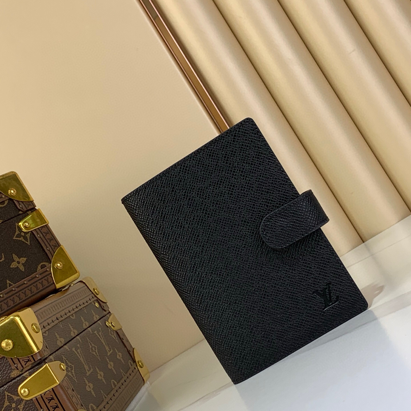 LV Style Black Canvas Bag style reference detail image 1 from source 738337