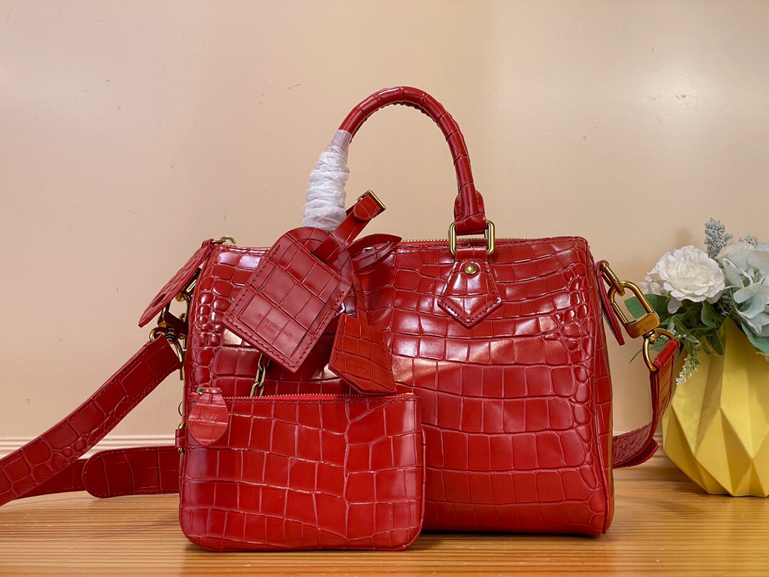 NO:557427,Top original order [SEEDY 9 BANDOULIRE25 handbag] m24425 red/cow leather embossed crocodile pattern This Seedy 9 Bandoulière25 Monogram leather handbag uses soft cow leather to convey a luxurious texture. The Monogram print imitates the Monogram elements on the canvas. Polished metal parts, sheepskin lining and built-in signage highlight creative director harrell Williams' focus on exquisite details. Size 25 x 15  x15 cm (length x height x width) 115121240,,cowhide,sheepskin19860909顶级原单【SEEDY 9 BANDOULIRE25 手袋】 m24425 红色/牛皮压鳄鱼纹 本款 Seedy 9 Bandoulière25Monogram 皮革手袋以柔软牛皮革传递华贵质感.Monogram 印花临摹帆布上的Monogram 元素.抛光金属件、羊皮革内衬与内置标牌彰显创意总监harrell Williams 对考究细节的专注. 尺寸25 x 15 x15厘米(长度x高x宽)115121240,,cowhide,sheepskin,Bag